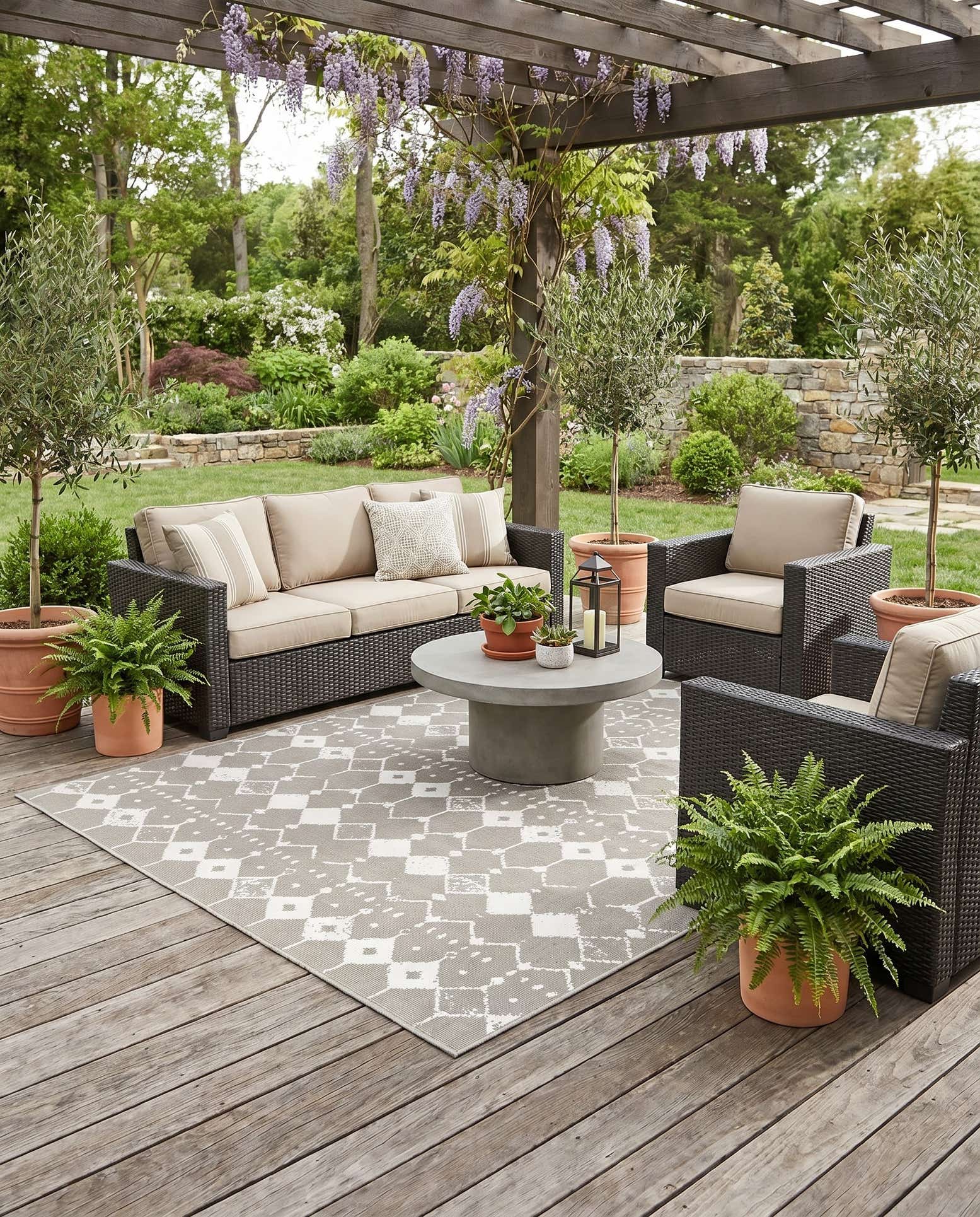 5' 3 x 8' Easy-Clean Trellis Indoor / Outdoor Rug