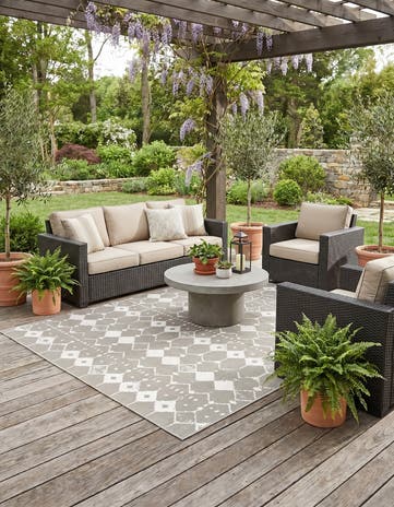 5' 3 x 8' Easy-Clean Lattice Indoor / Outdoor Rug