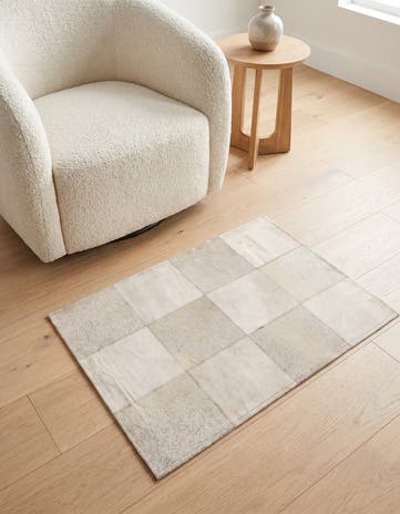 2' 1 x 3' 1 Cowhide Leather Rug