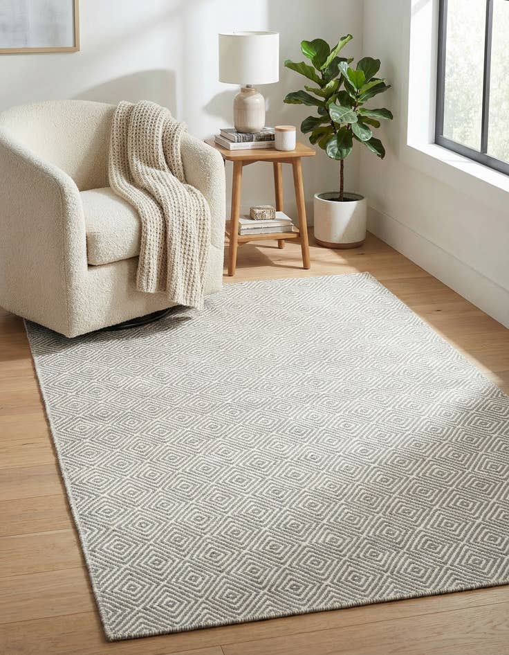 Detail image of 4' 1 x 6' 1  Hand Woven Geo Trellis Flatweave Rug