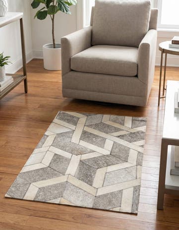 2' 1 x 3' 1 Cowhide Rug