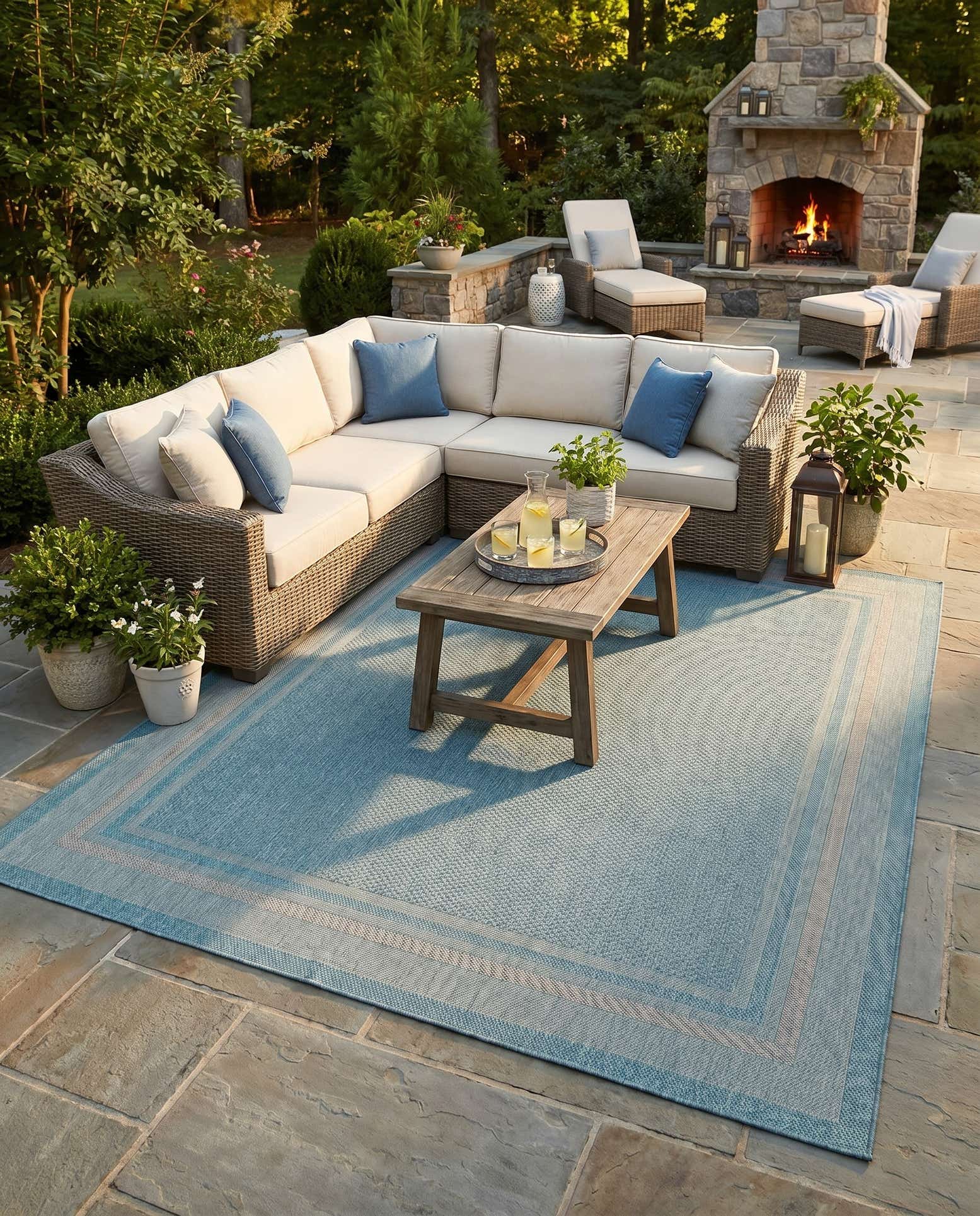 7' 10 x 10' Easy-Clean Border Indoor / Outdoor Rug