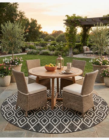 Charcoal Gray Easy-Clean Jill Zarin Indoor / Outdoor Round Rug