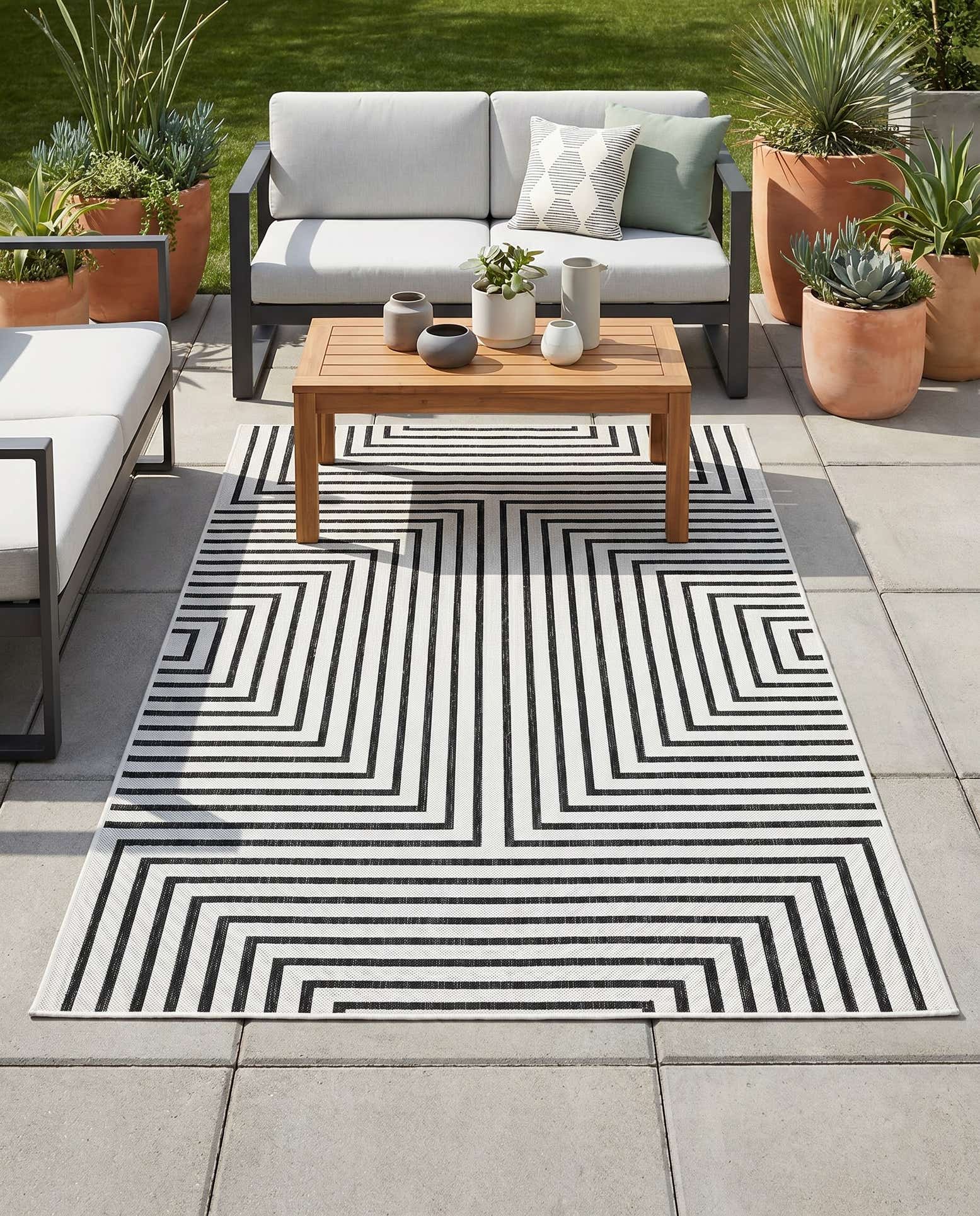 5' 3 x 8' Easy-Clean Modern Indoor / Outdoor Rug