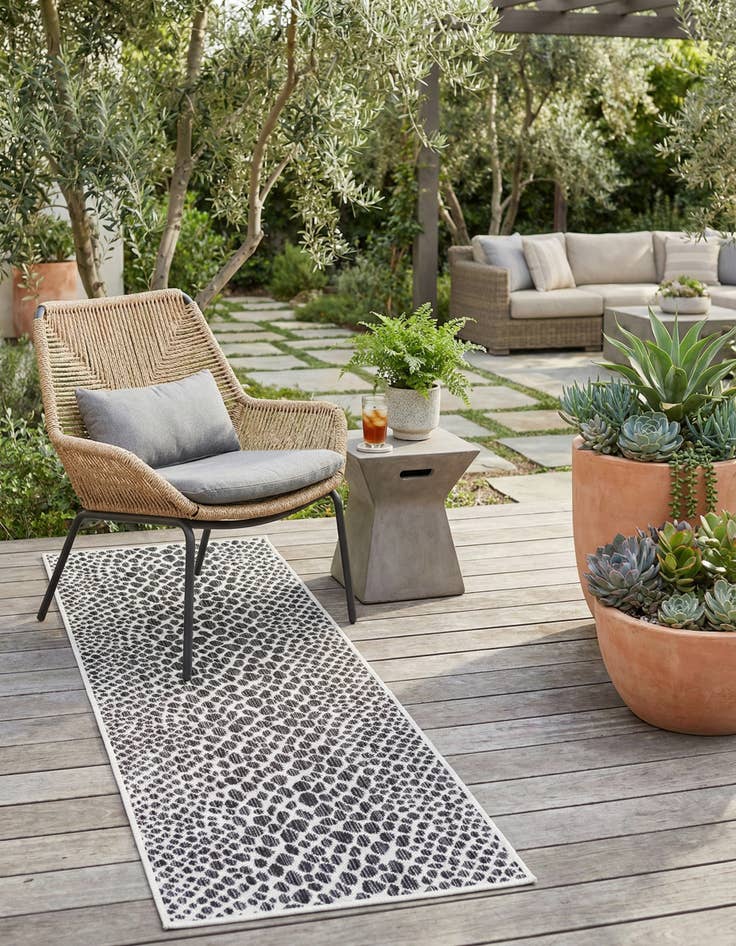 Detail image of 2' x 6' Washable Jill Zarin Cape Town Indoor / Outdoor Runner Rug