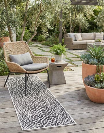 Black Easy-Clean Jill Zarin Cape Town Indoor / Outdoor Runner Rug