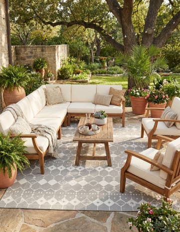 7' 10 x 10' Easy-Clean Lattice Indoor / Outdoor Rug