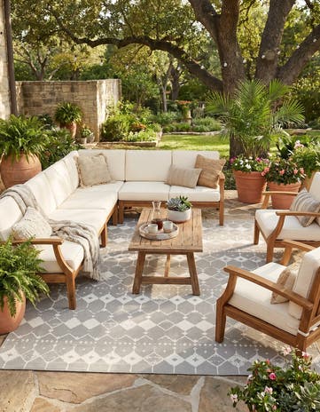 7' 10 x 10' Easy-Clean Lattice Indoor / Outdoor Rug