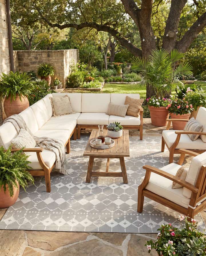 7' 10 x 10' Easy-Clean Trellis Indoor / Outdoor Rug