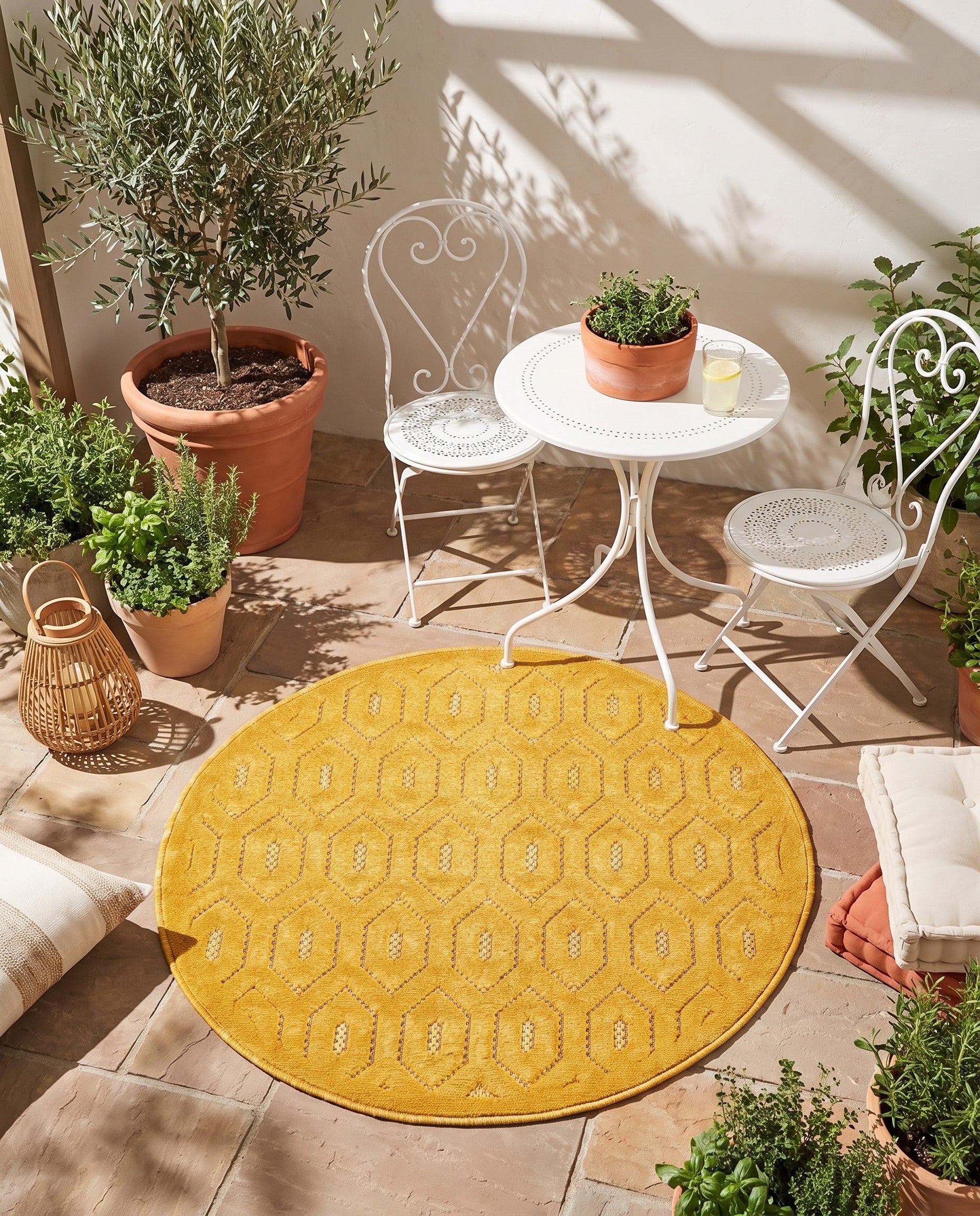 Yellow Easy-Clean Trellis Textured Indoor / Outdoor Round Rug