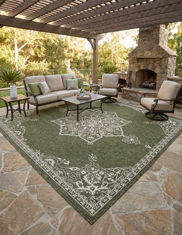 Green Easy-Clean Traditional Indoor / Outdoor Square Rug