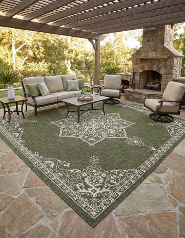 Green Easy-Clean Traditional Indoor / Outdoor Square Rug