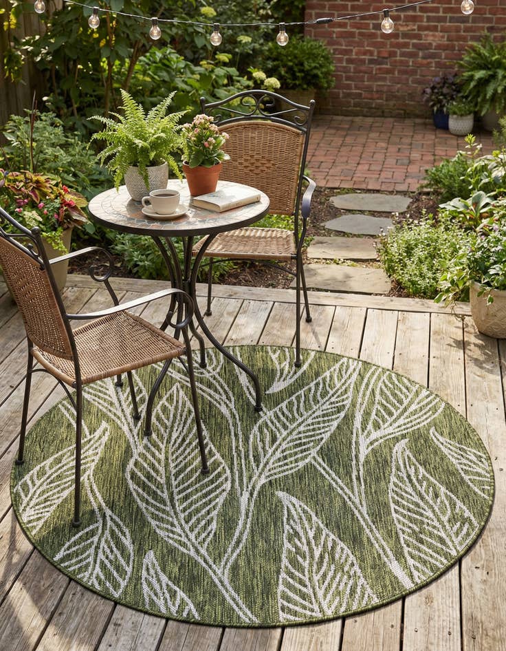 Detail image of 4' x 4' Easy-Clean Botanical Indoor / Outdoor Round Rug