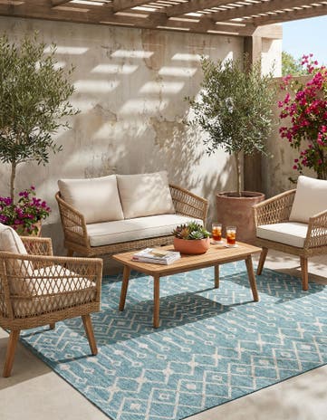7' 10 x 7' 10 Easy-Clean Lattice Indoor / Outdoor Square Rug