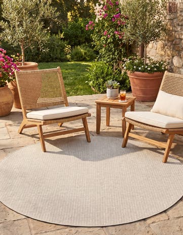 7' 10 x 7' 10 Easy-Clean Checkered Indoor / Outdoor Round Rug