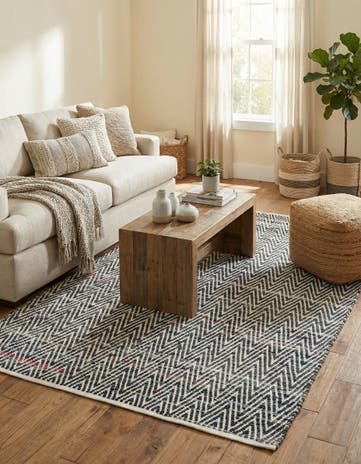 5' 1 x 8' Hand Woven Chindi Chevron Rug