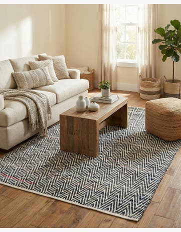 5' 1 x 8' Hand Woven Chindi Chevron Rug
