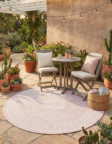 5' 3 x 5' 3 Easy-Clean Aztec Indoor / Outdoor Round Rug