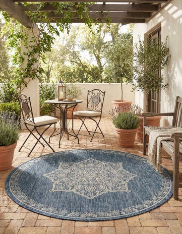 5' 3 x 5' 3 Easy-Clean Traditional Indoor / Outdoor Round Rug
