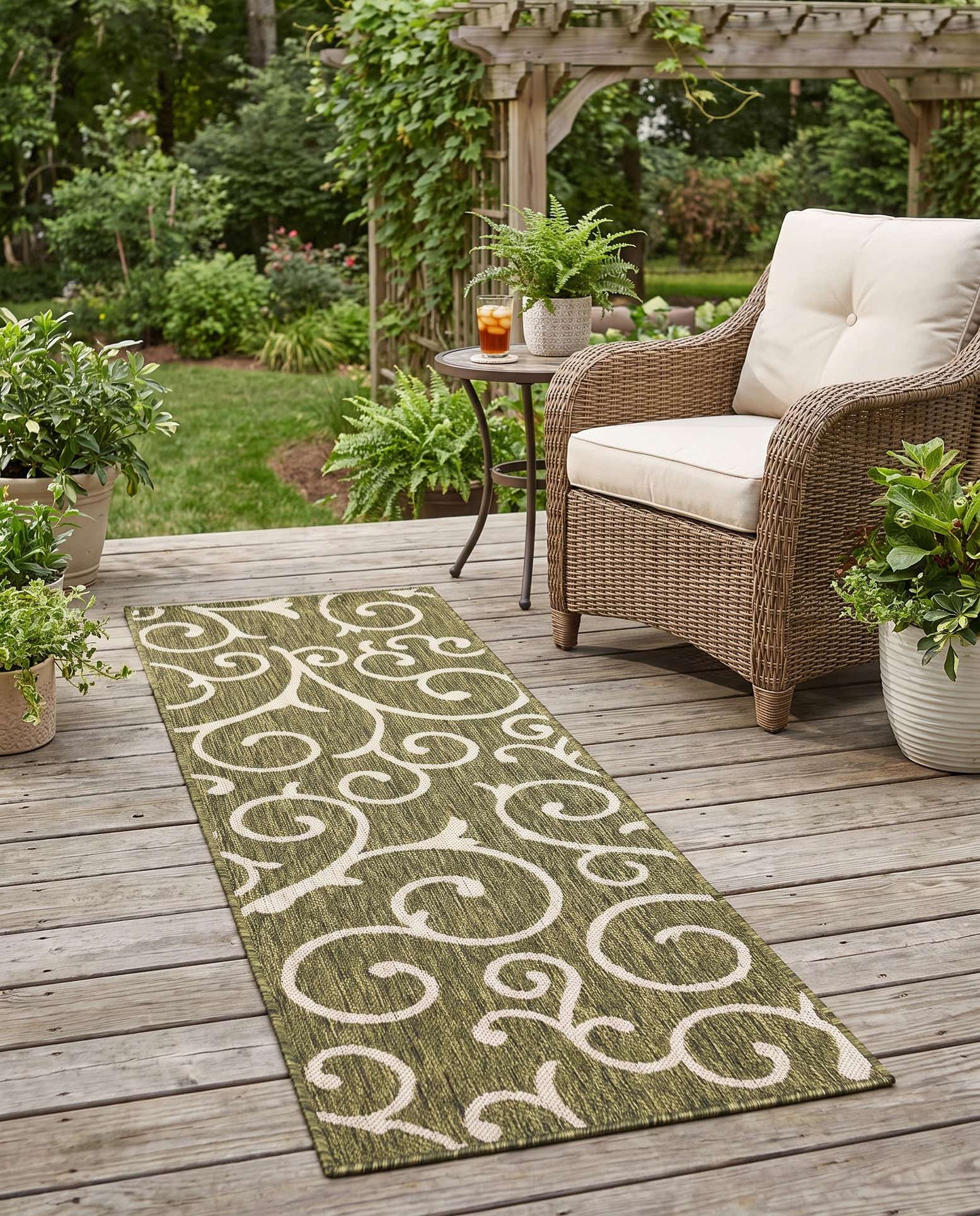 2' x 6' Easy-Clean Botanical Indoor / Outdoor Runner Rug