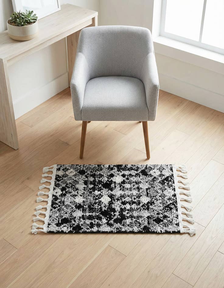 Detail image of  2' x 3' 2 Cherokee Rug