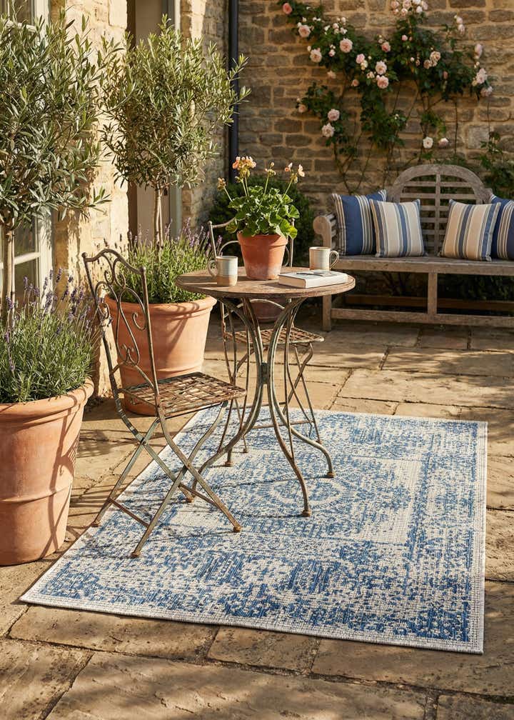 3' x 5' 3 Easy-Clean Traditional Indoor / Outdoor Rug