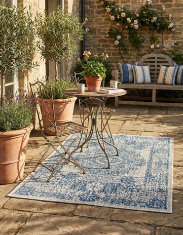 3' x 5' 3 Easy-Clean Traditional Indoor / Outdoor Rug