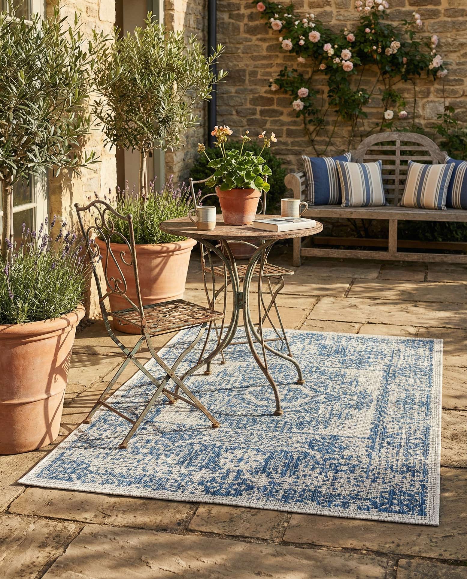 3' x 5' 3 Easy-Clean Traditional Indoor / Outdoor Rug
