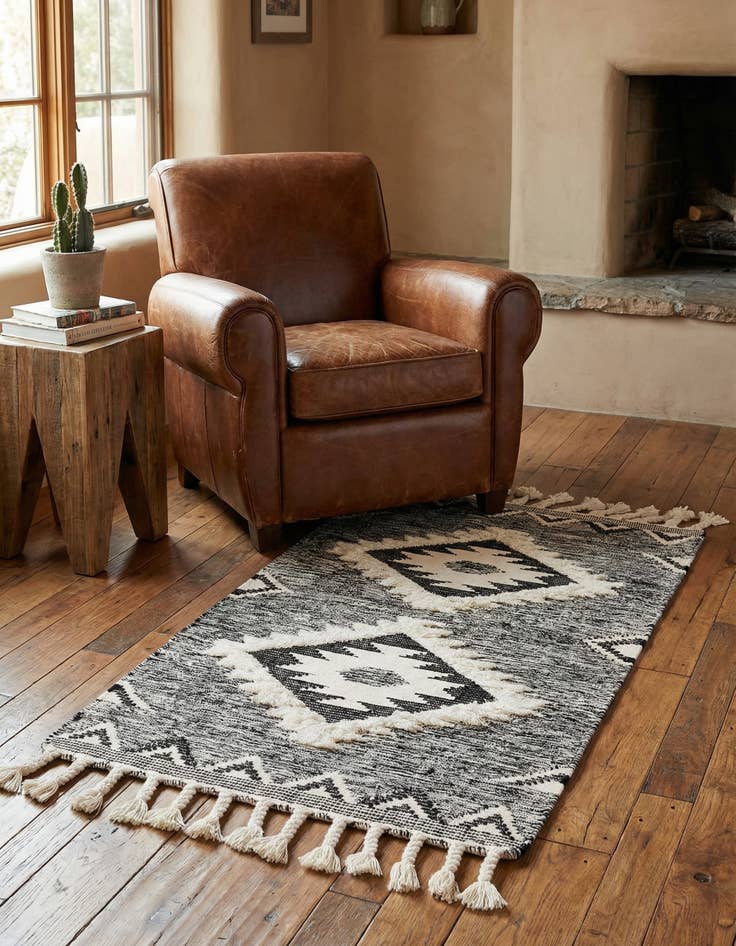 Detail image of 3' 3 x 5' 1 Hand Woven Arizona Wool Rug