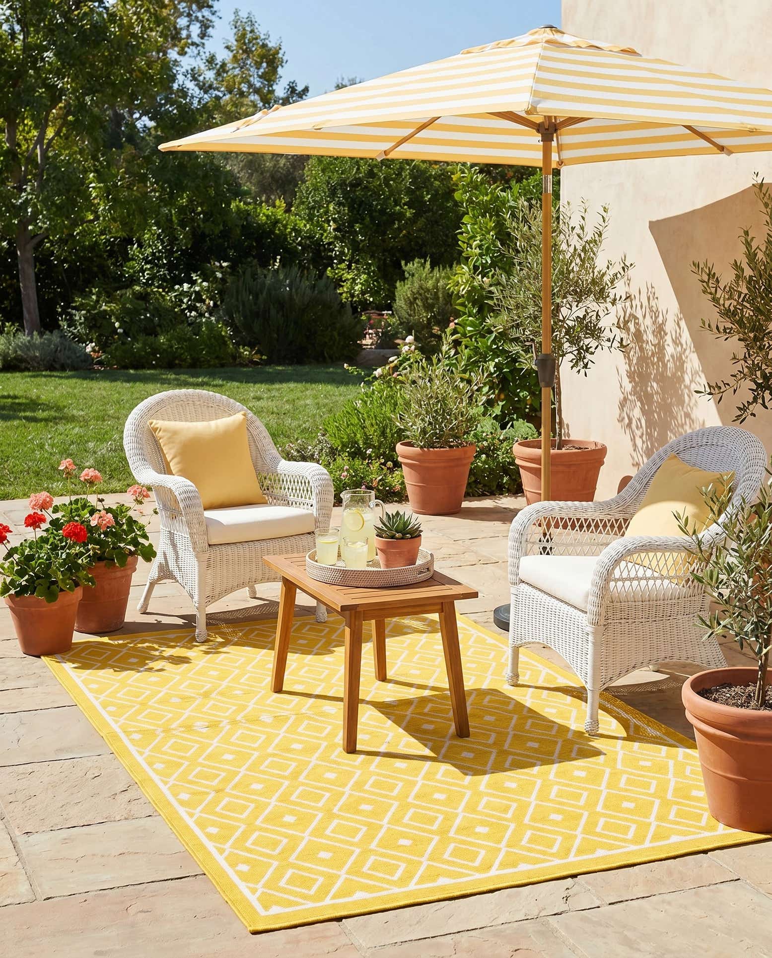 6' x 9' Easy-Clean Trellis Indoor / Outdoor Rug