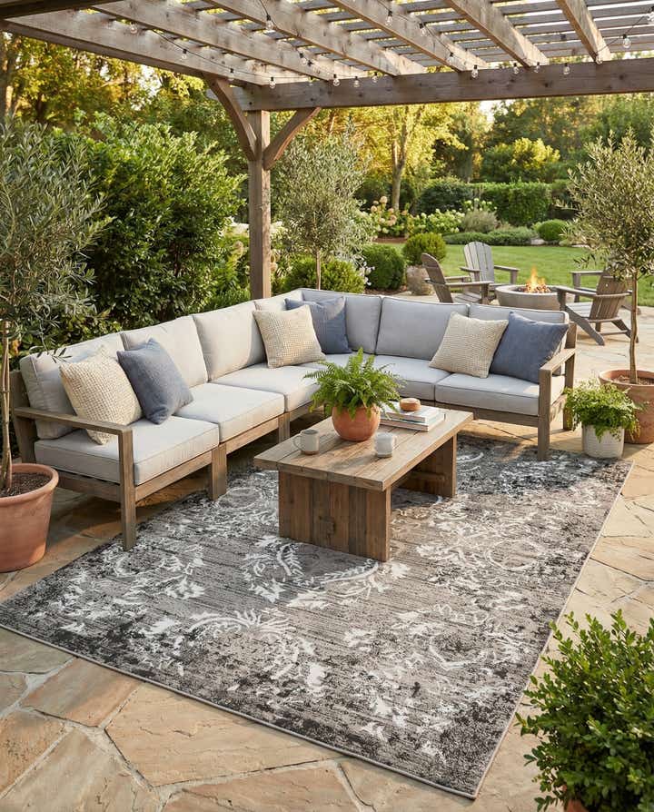 9' x 12' Easy-Clean Botanical Indoor / Outdoor Rug