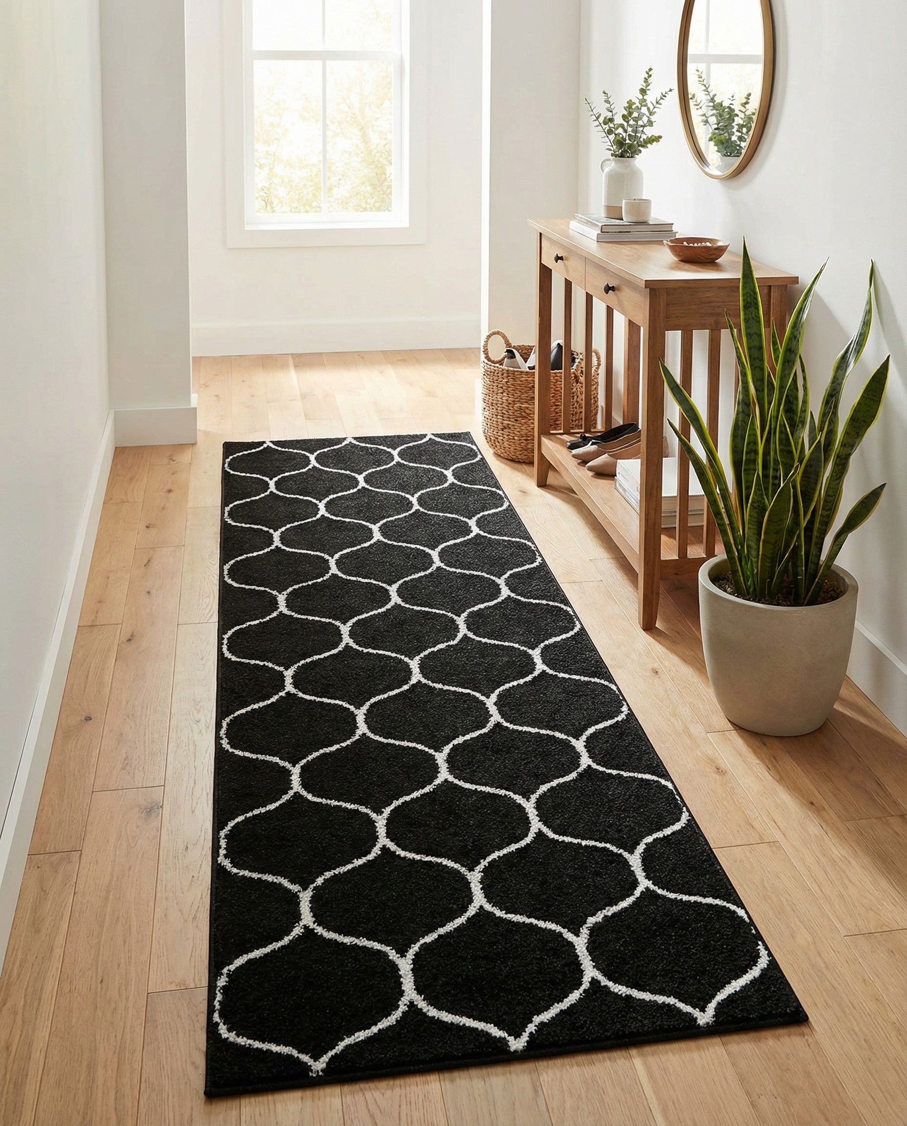2' x 6' Trellis Frieze Runner Rug