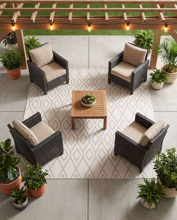 7' 10 x 7' 10 Easy-Clean Jill Zarin Indoor / Outdoor Square Rug