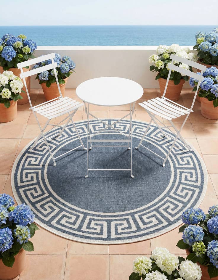 Detail image of 4' x 4' Easy-Clean Coastal Indoor / Outdoor Round Rug