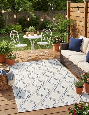 5' 3 x 8' Easy-Clean Lattice Indoor / Outdoor Rug