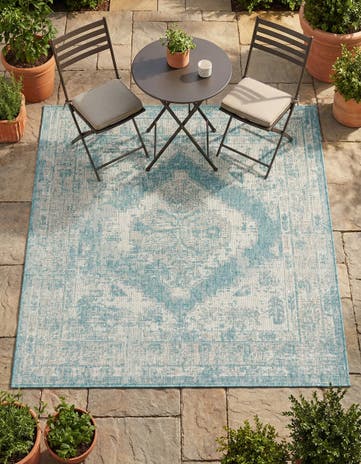 Aqua Easy-Clean Traditional Indoor / Outdoor Square Rug