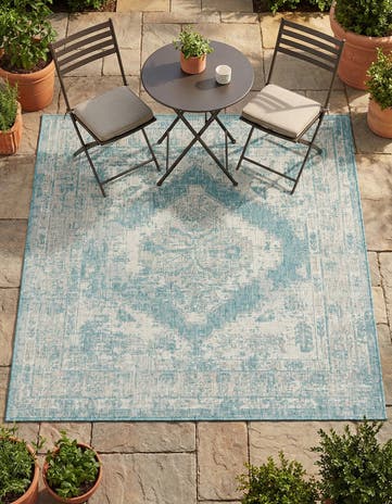Aqua Easy-Clean Traditional Indoor / Outdoor Square Rug