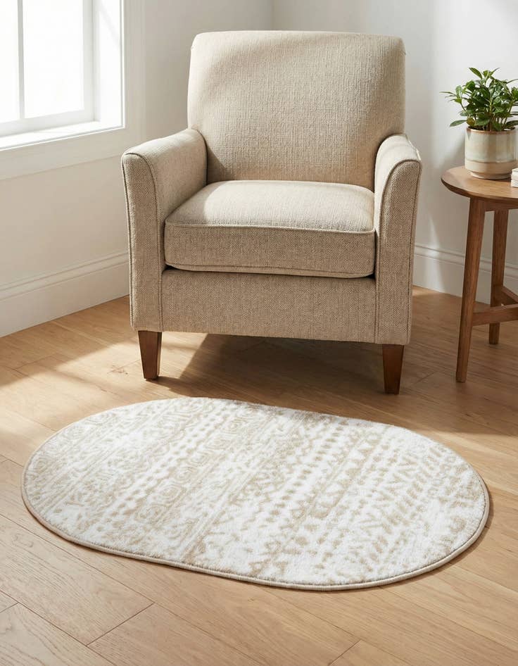 Detail image of 2' x 3' Hermitage Oval Rug