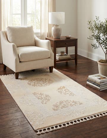 2' 7 x 4' 7 Hand Knotted Darya Wool Rug