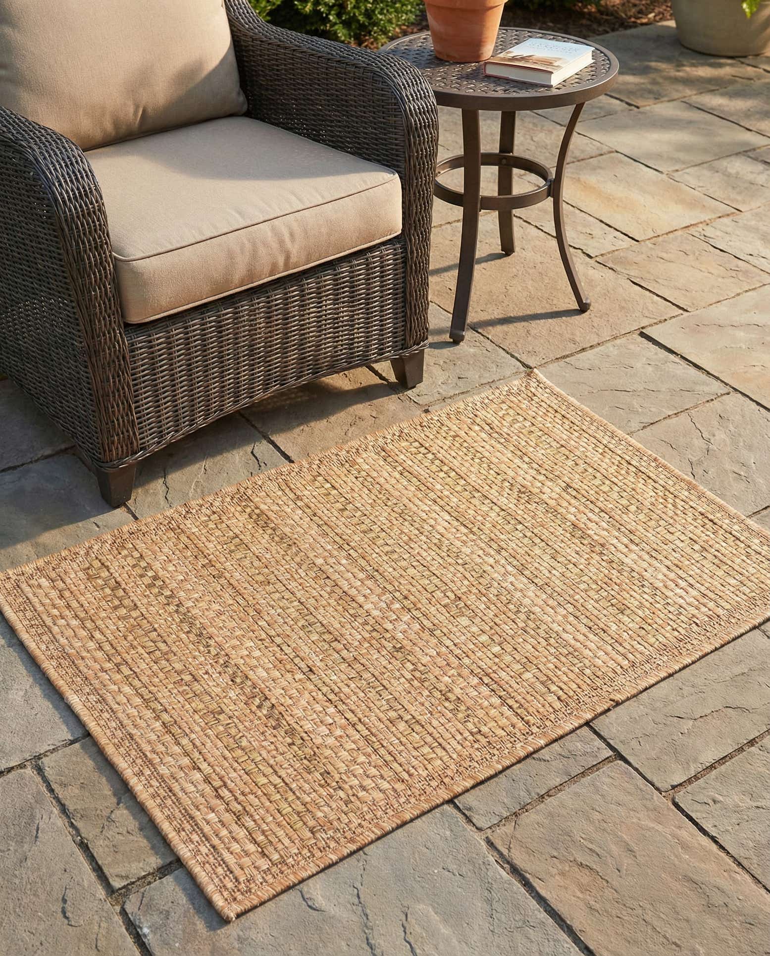 2' 2 x 3' Easy-Clean Border Indoor / Outdoor Rug
