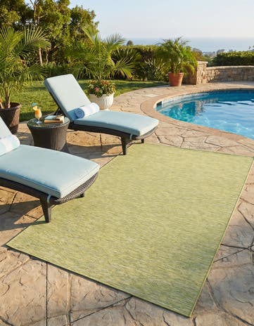Green Easy-Clean Solid Indoor / Outdoor Rug