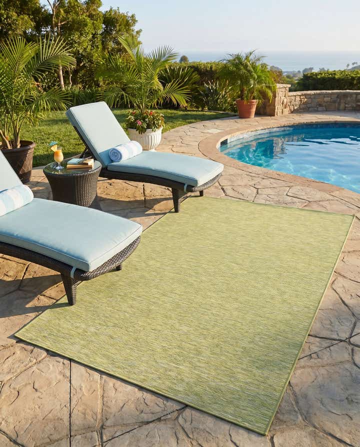 5' 3 x 8' Easy-Clean Solid Indoor / Outdoor Rug