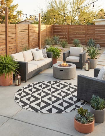 7' x 7' Easy-Clean Jill Zarin Indoor / Outdoor Round Rug