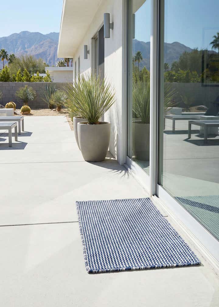 2' 2 x 3' 1 Easy-Clean Jill Zarin Palm Springs Indoor / Outdoor Rug