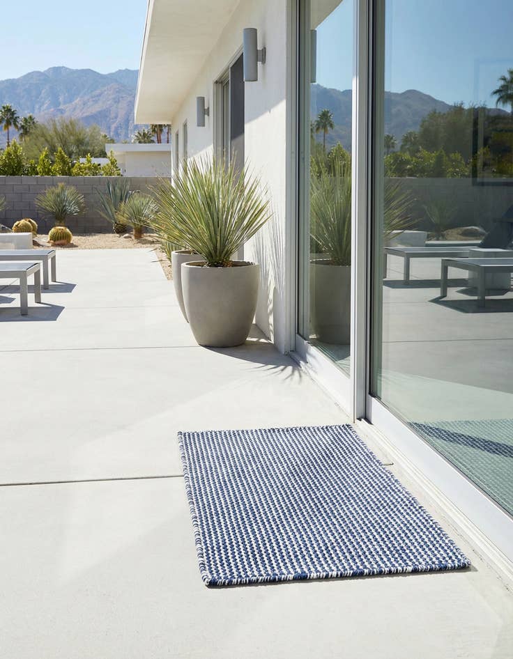 Detail image of  2' 2 x 3' 1  Washable Jill Zarin Palm Springs Indoor / Outdoor Rug