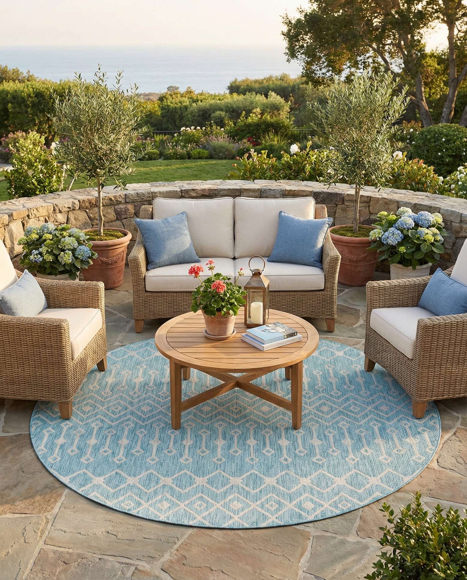 7' 10 x 7' 10 Easy-Clean Trellis Indoor / Outdoor Round Rug