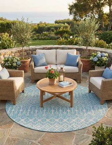 7' 10 x 7' 10 Easy-Clean Lattice Indoor / Outdoor Round Rug