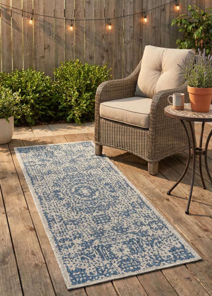 2' x 5' Easy-Clean Traditional Indoor / Outdoor Runner Rug