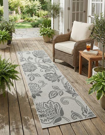 Gray Easy-Clean Botanical Indoor / Outdoor Runner Rug