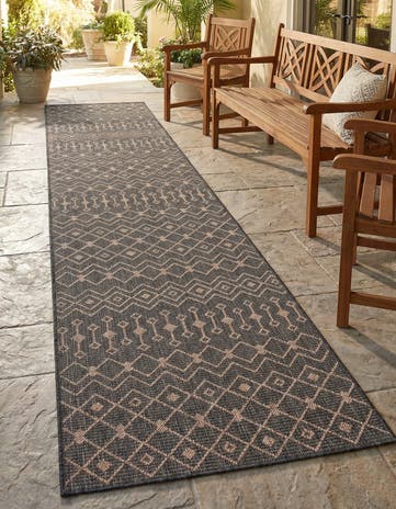 Charcoal Gray Easy-Clean Lattice Indoor / Outdoor Runner Rug